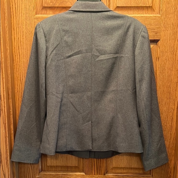 Sag Harbor Gray Blazer with Notched Lapels and Tailored Fit - Picture 3 of 3